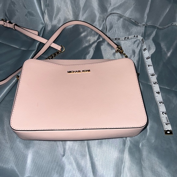 MICHAEL Michael Kors Pink Crossbody Bag with Gold Hardware - Picture 3 of 8